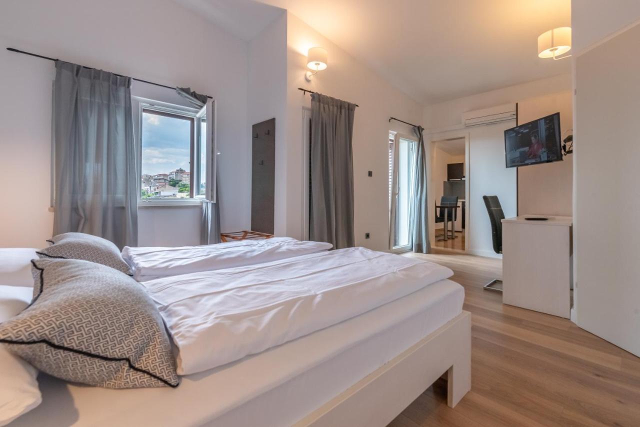 Apartments Amigos Подстрана Экстерьер фото