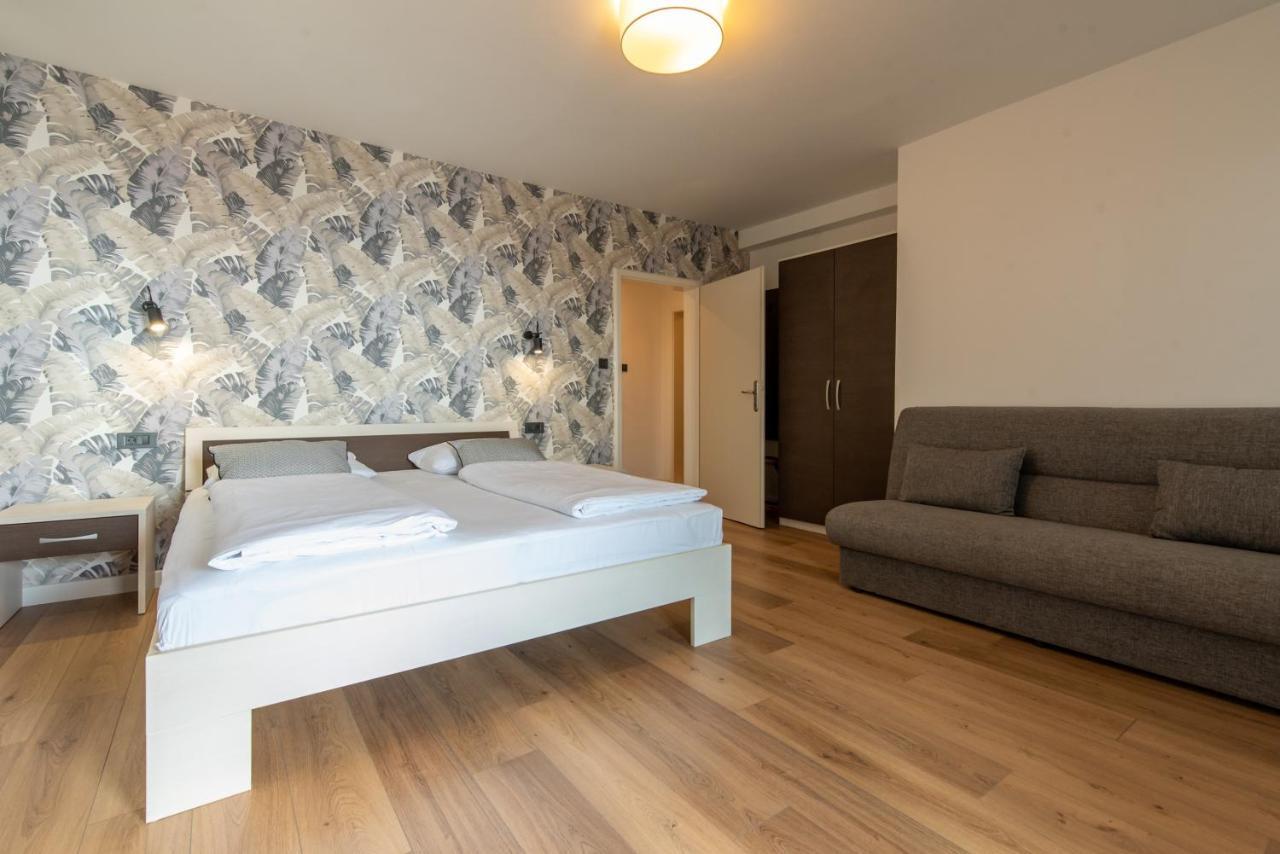 Apartments Amigos Подстрана Экстерьер фото